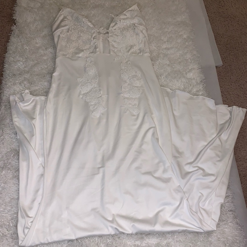 2️⃣Times🚨🚨Host Pick🎊🎈Woman’s wedding dress 👗 new without tag🛍
